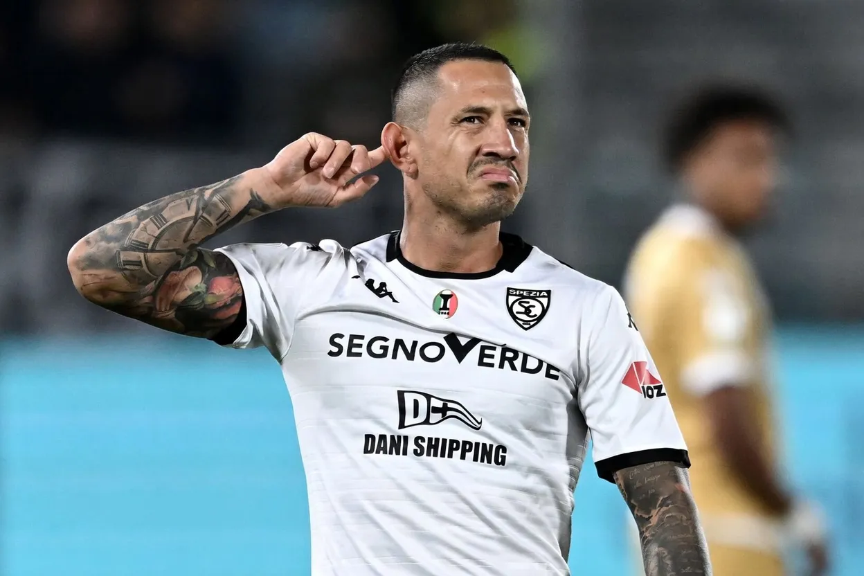 Gianluca Lapadula escucharía ofertas de clubes de la Liga 1 como Universitario, Alianza Lima y Sporting Cristal. (Foto: Spezia Prensa)