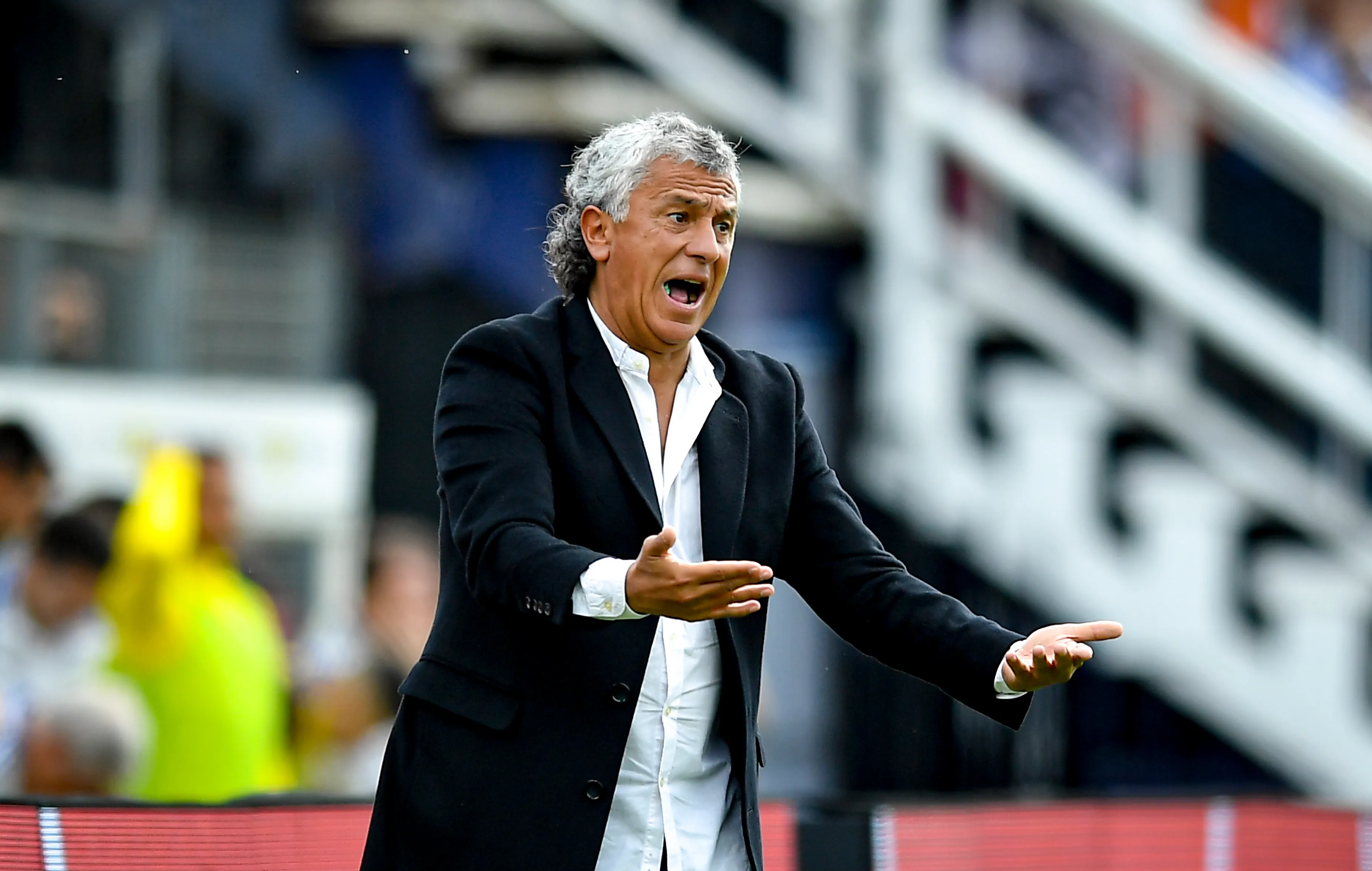 Néstor Gorosito dirigiendo un partido de Gimnasia Esgrima La Plata ante Boca Juniors en la temporada 2022. (Foto: Getty Images)