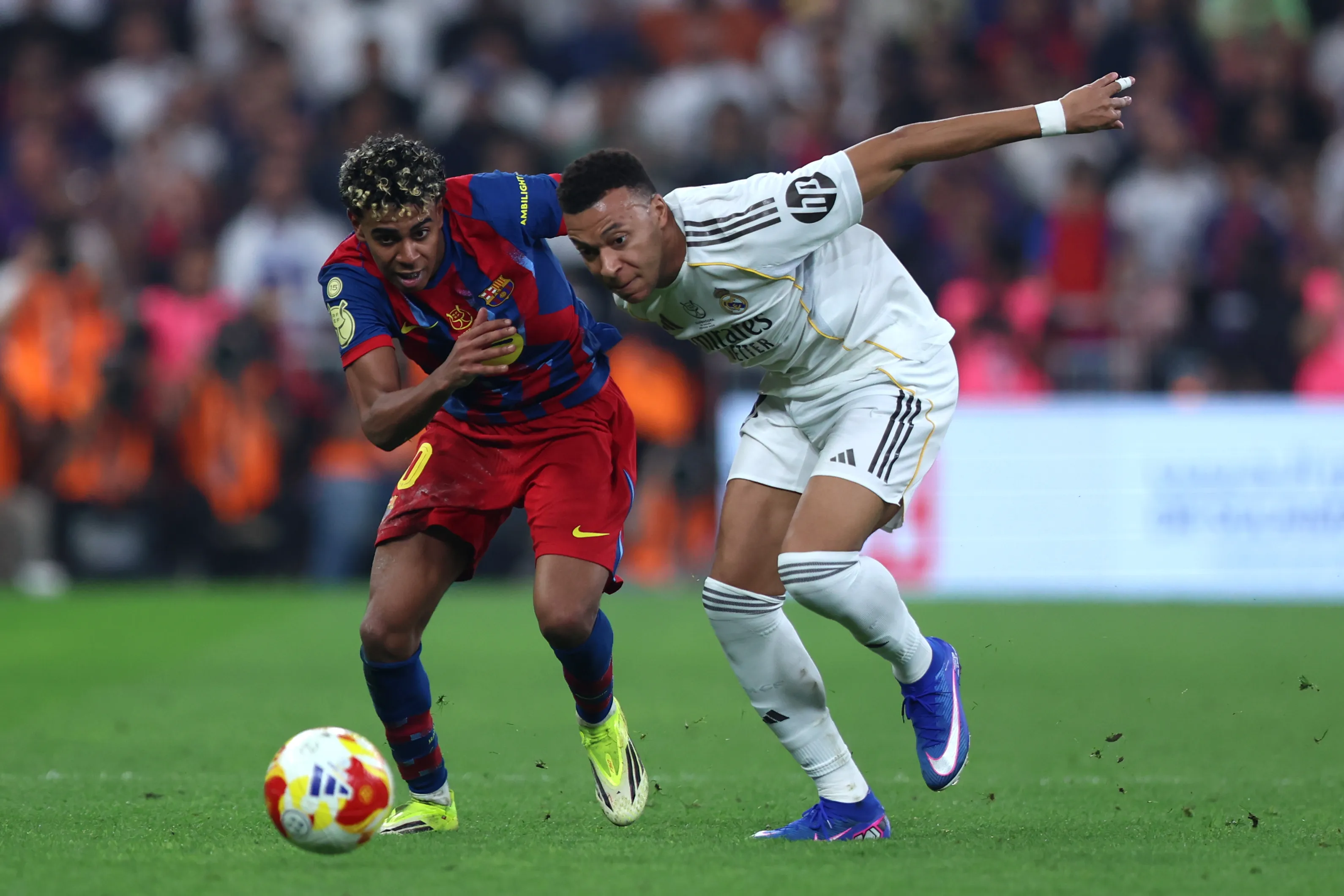 Lamine Yamal y Kylian Mbappé bajas para sus equipos (Foto: Getty).