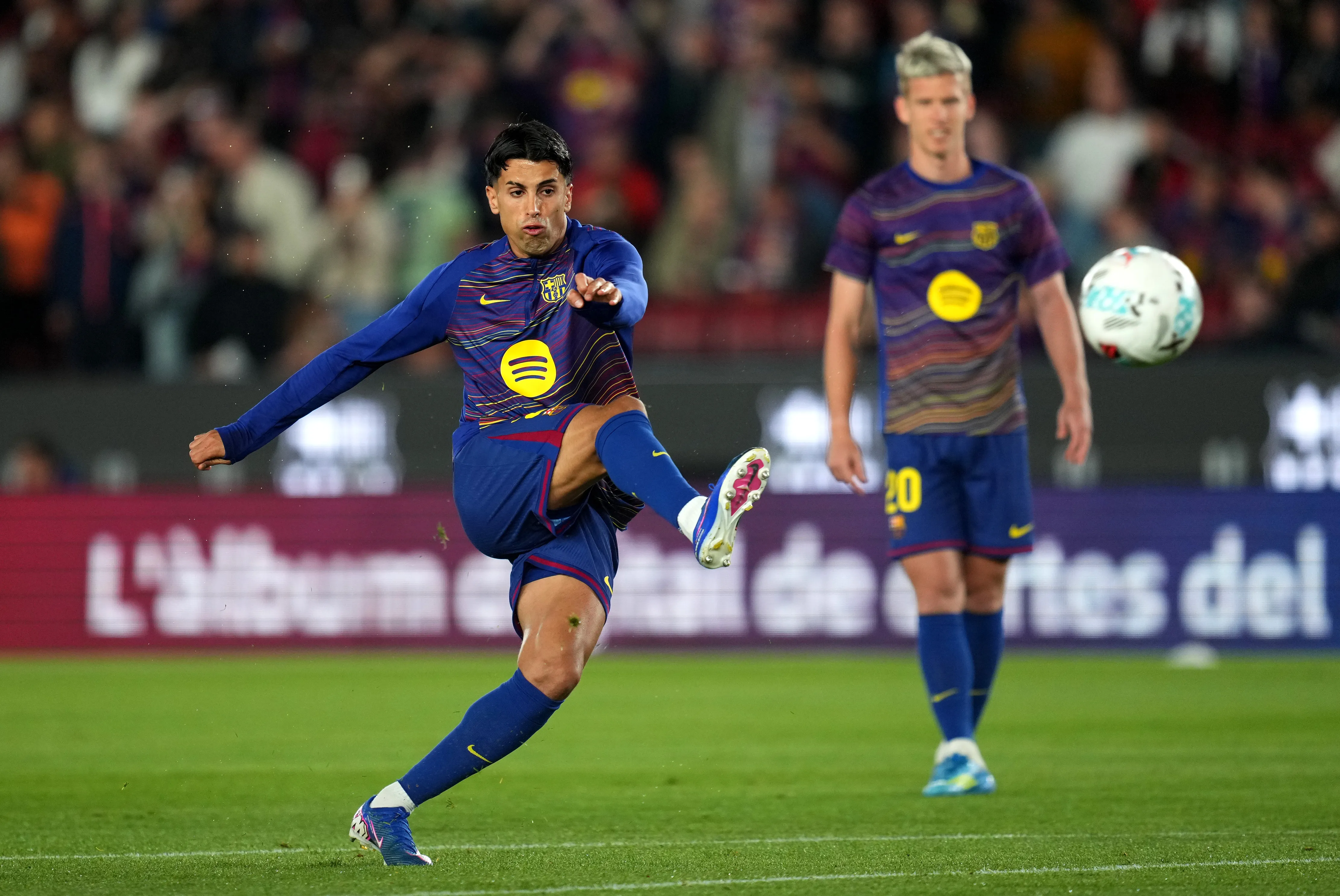 Joao Cancelo calentando (Foto: Getty).