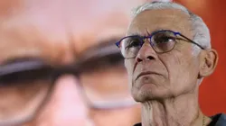 Héctor Cúper presentado en Universitario como técnico sin firmar contrato.