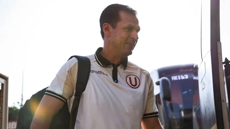 Jorge Araujo, DT interino de Universitario.
