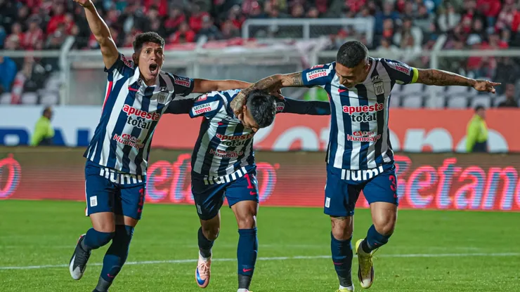 Jugadores de Alianza Lima celebrando.