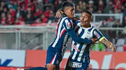 Marco Huamán celebrando con Paolo Guerrero.