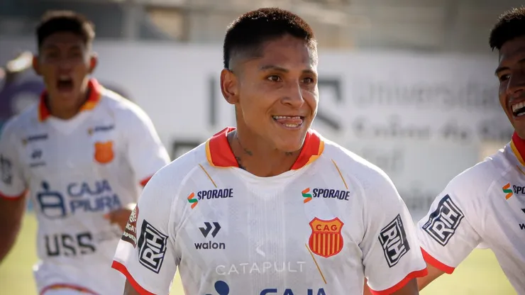 Raúl Ruidíaz en Atlético Grau.