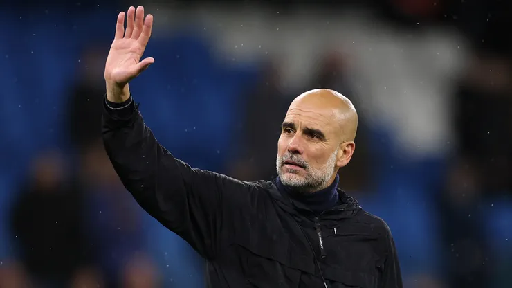Pep Guardiola despidiéndose.