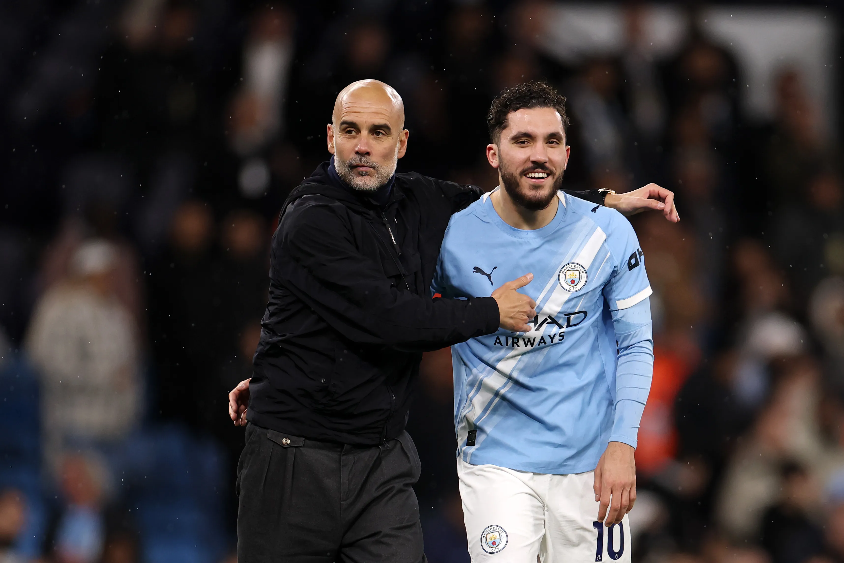 Pep Guardiola junto Rayan Cherki (Foto: Getty).