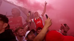 Hinchas del Arsenal celebrando.
