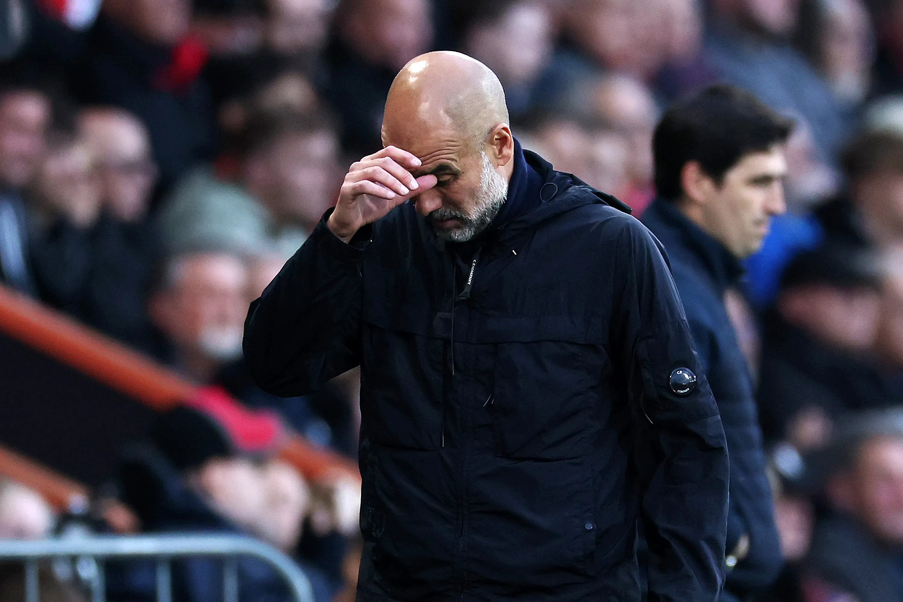 Pep Guardiola lamentándose (Foto: Getty).
