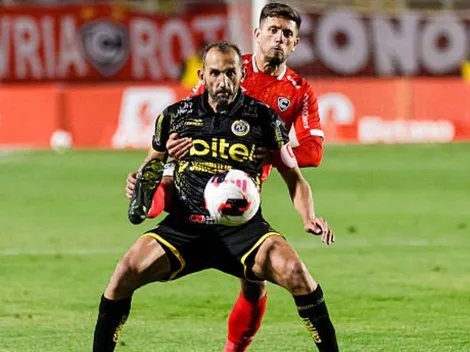Hernán Barcos se habría reunido con equipo grande, pero el plantel estaría en su contra