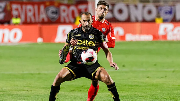 Hernán Barcos se habría reunido con equipo grande, pero el plantel no lo quiere.