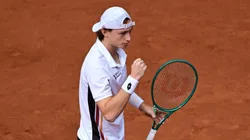 Puño de Ignacio Buse por su gran partido ante Jakub Mensik.