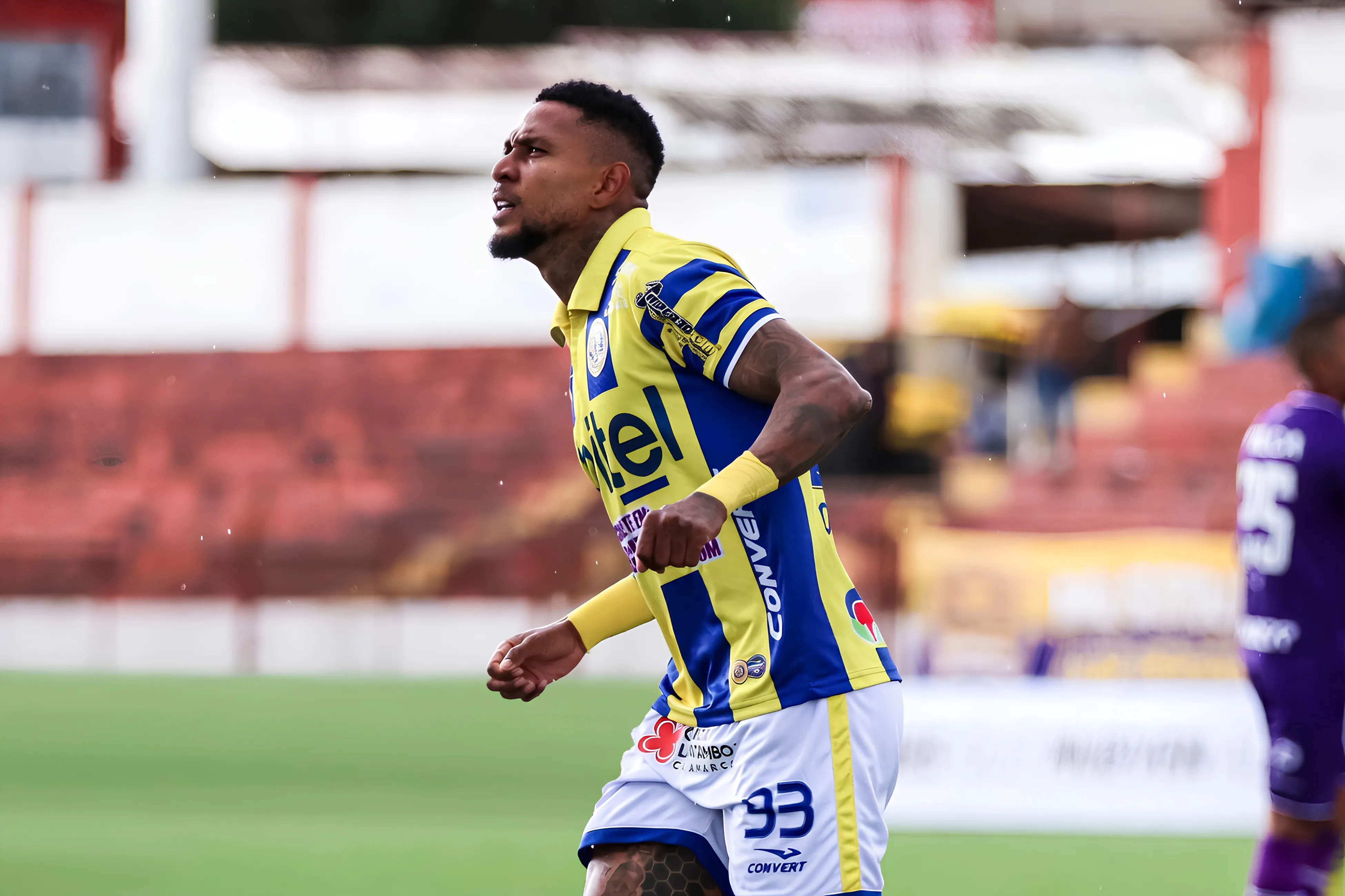 Arley Rodríguez festejando su gol durante el partido entre FC Cajamarca vs. Comerciantes Unidos válido por la fecha 7 del Torneo Apertura 2026 de la Liga 1 de Perú. (Foto: Liga 1 de Perú)