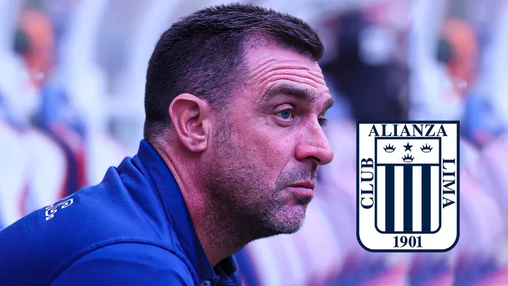 El técnico argentino Pablo Guede con el escudo de Alianza Lima.