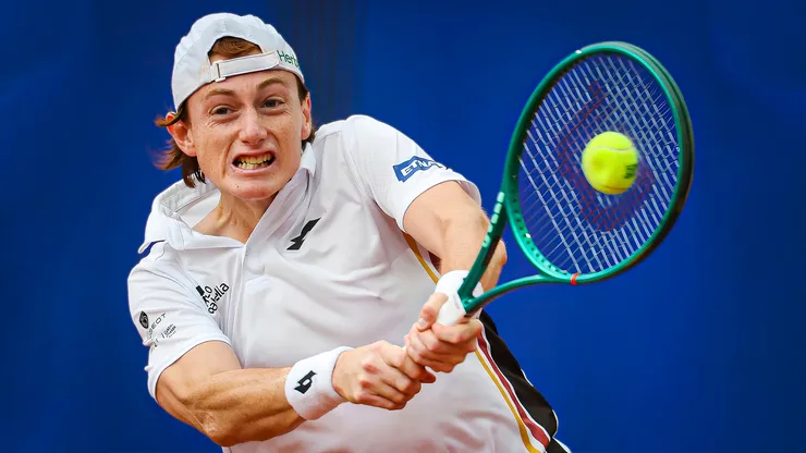 Ignacio Buse lleno de fuerza jugando ante Tommy Paul en la final del ATP 500 de Hamburgo.