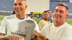 El emotivo momento entre Pablo Guede y Paolo Guerrero tras campeonar.