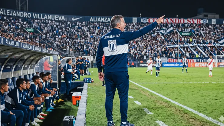 Entrenador de Alianza Lima.