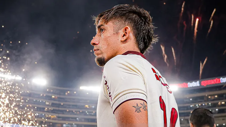 Martín Pérez Guedes jugando para Universitario en el Torneo Apertura 2026.