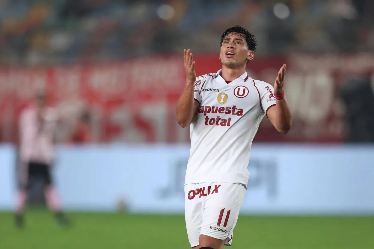 El ‘Tunche’ José Rivera se perdió una clara opción de gol en el partido entre Universitario vs. Alianza Lima por el Torneo Apertura 2026. (Foto: Liga 1)
