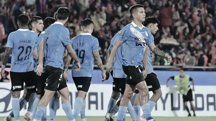 Jugadores de Sporting Cristal ante Cerro Porteño.