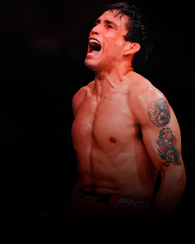 Rodrigo Vera festejando su triunfo en su debut en UFC. (Foto: Getty Images)