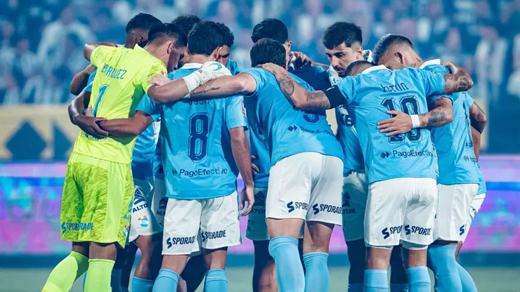 Jugadores de Sporting Cristal reunidos.