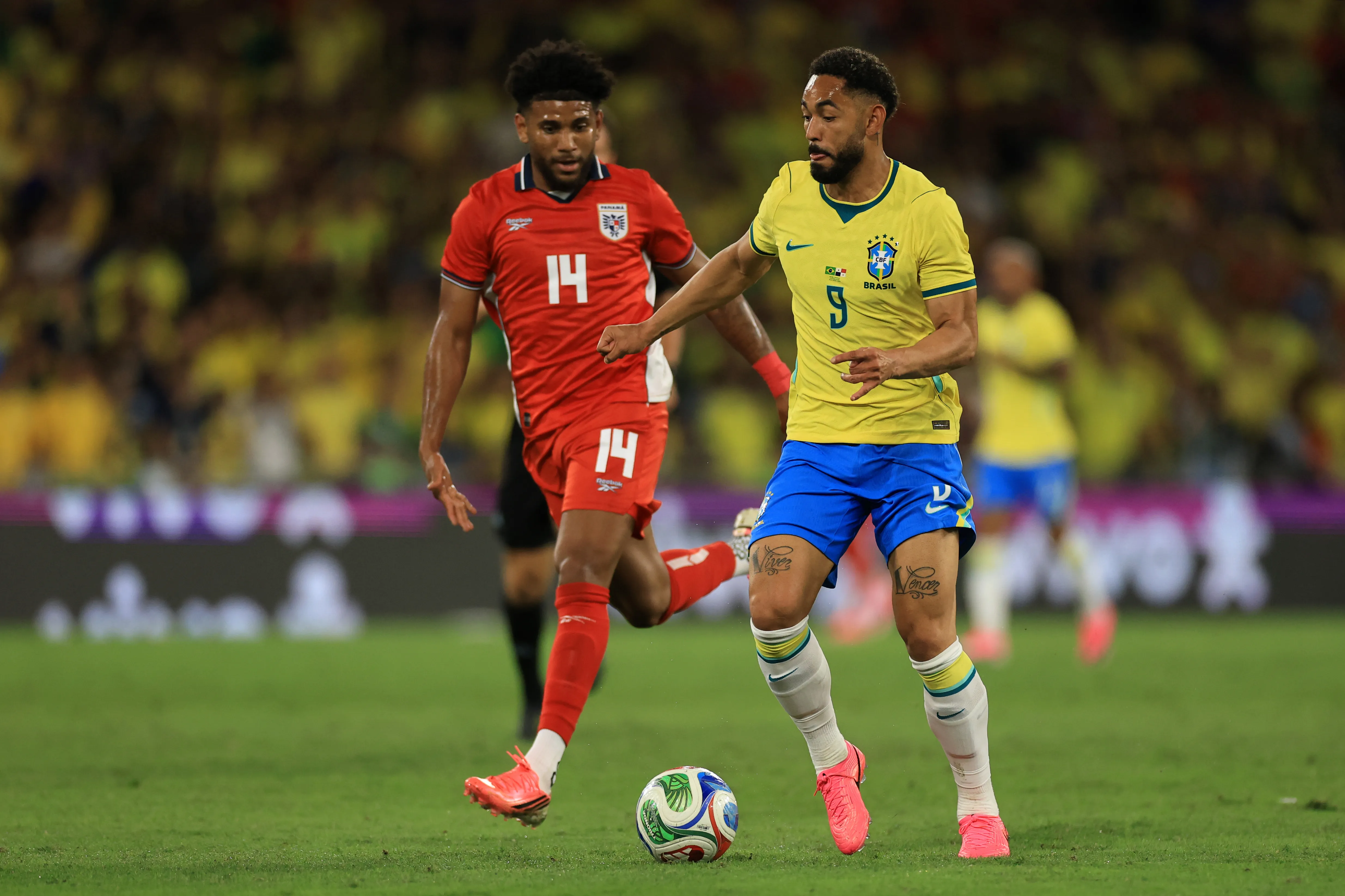 Matheus Cunha contra Carlos Harvey en el Brasil vs. Panamá (Foto: Getty).