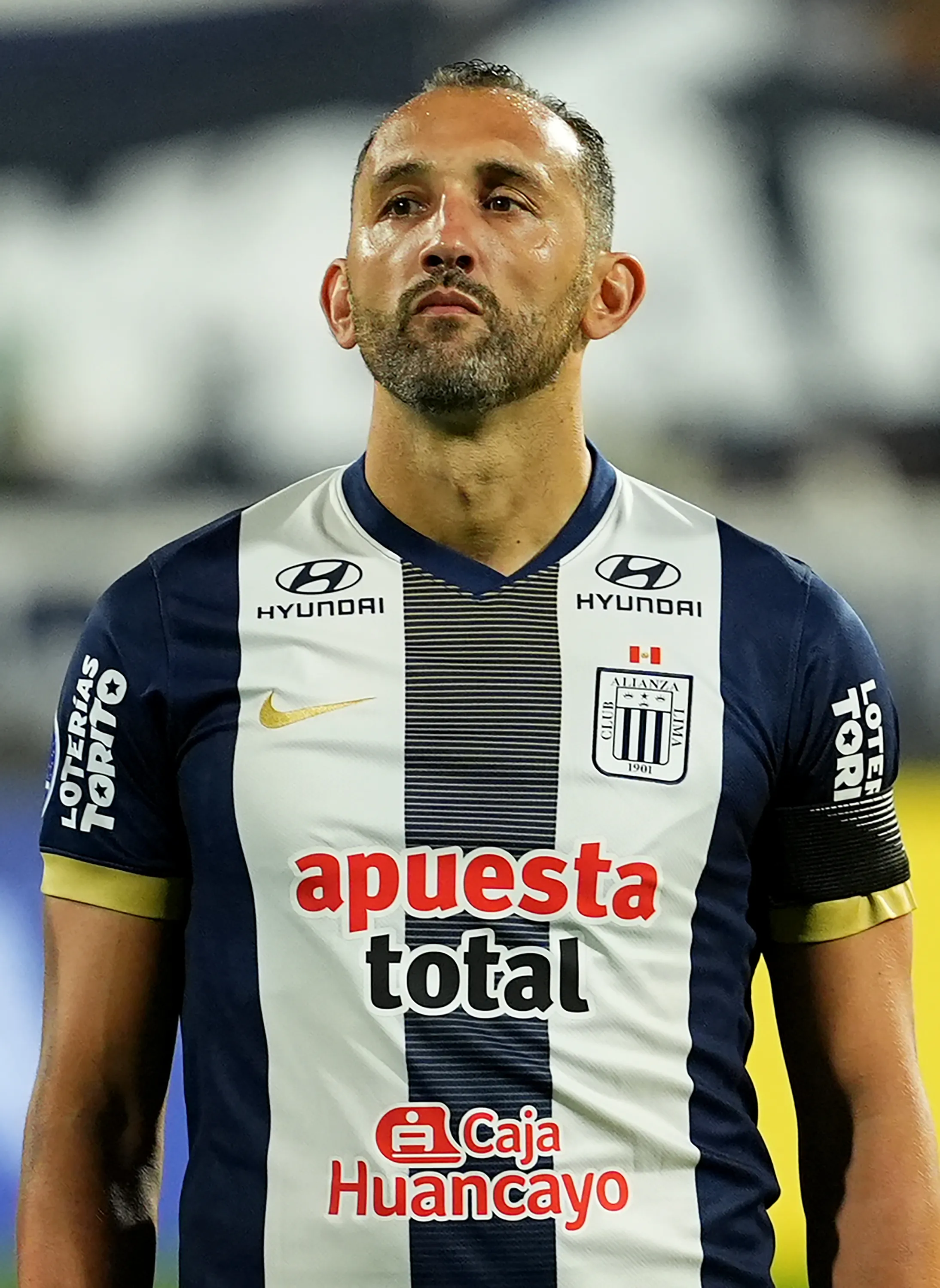 Hernán Barcos con la camiseta de Alianza Lima en Matute y en la previa del partido ante Universidad de Chile por la Copa Sudamericana 2025. (Foto: Getty Images)