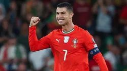 Puño en alto de Cristiano Ronaldo, figura absoluta de Portugal.