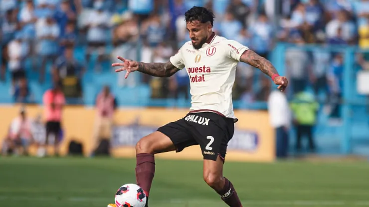 Caín Fara, defensa de Universitario.