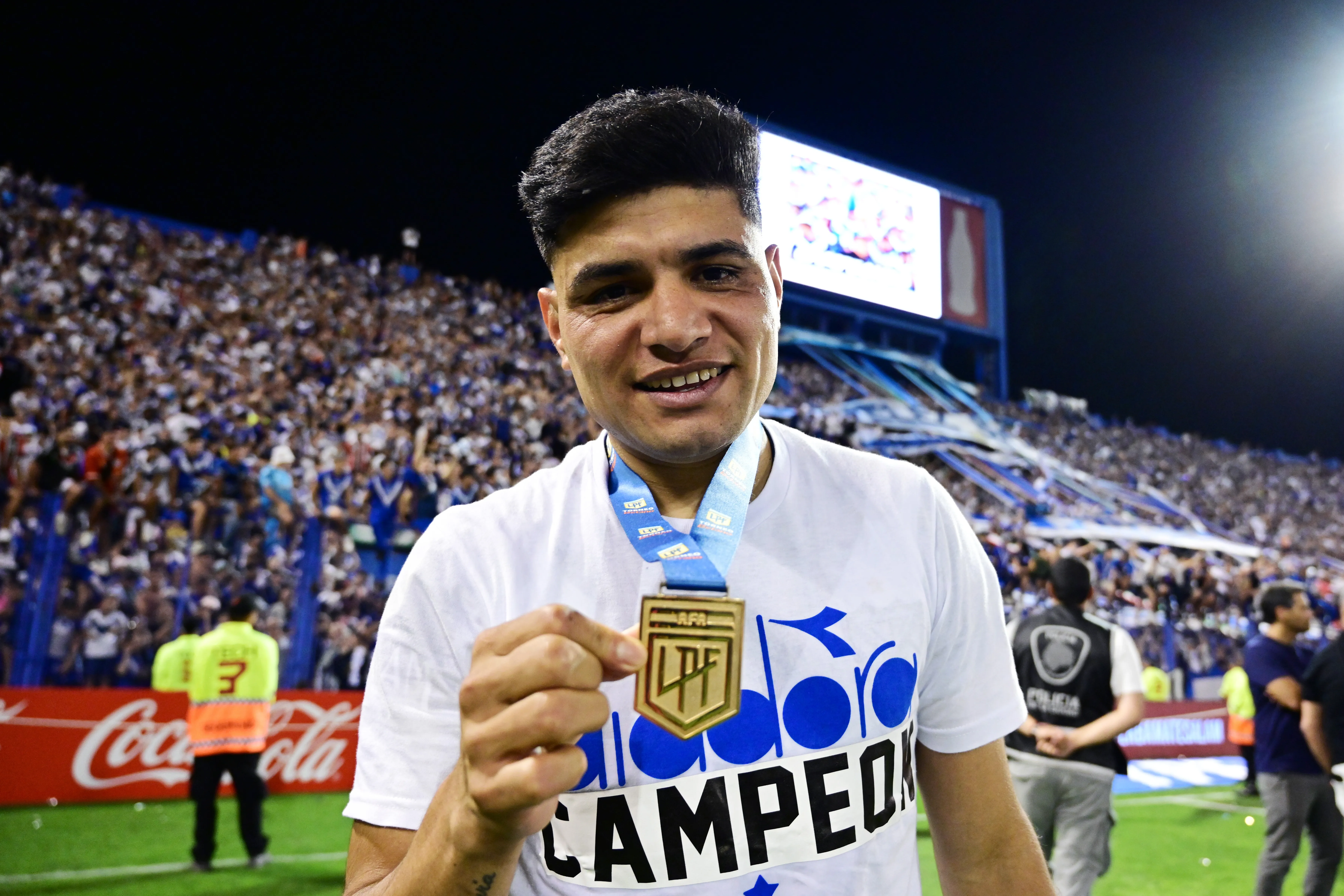 Claudio Aquino festejando el título con Vélez Sarsfield como campeón de Argentina en el 2024. (Foto: Getty Images)