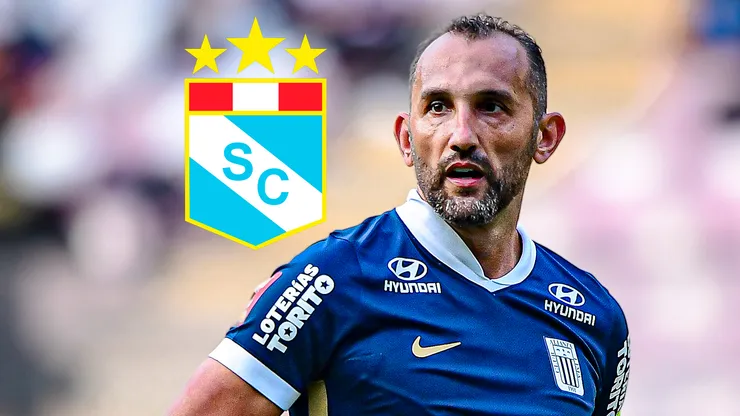 Hernán Barcos con la camiseta de Alianza Lima y el escudo de Sporting Cristal.