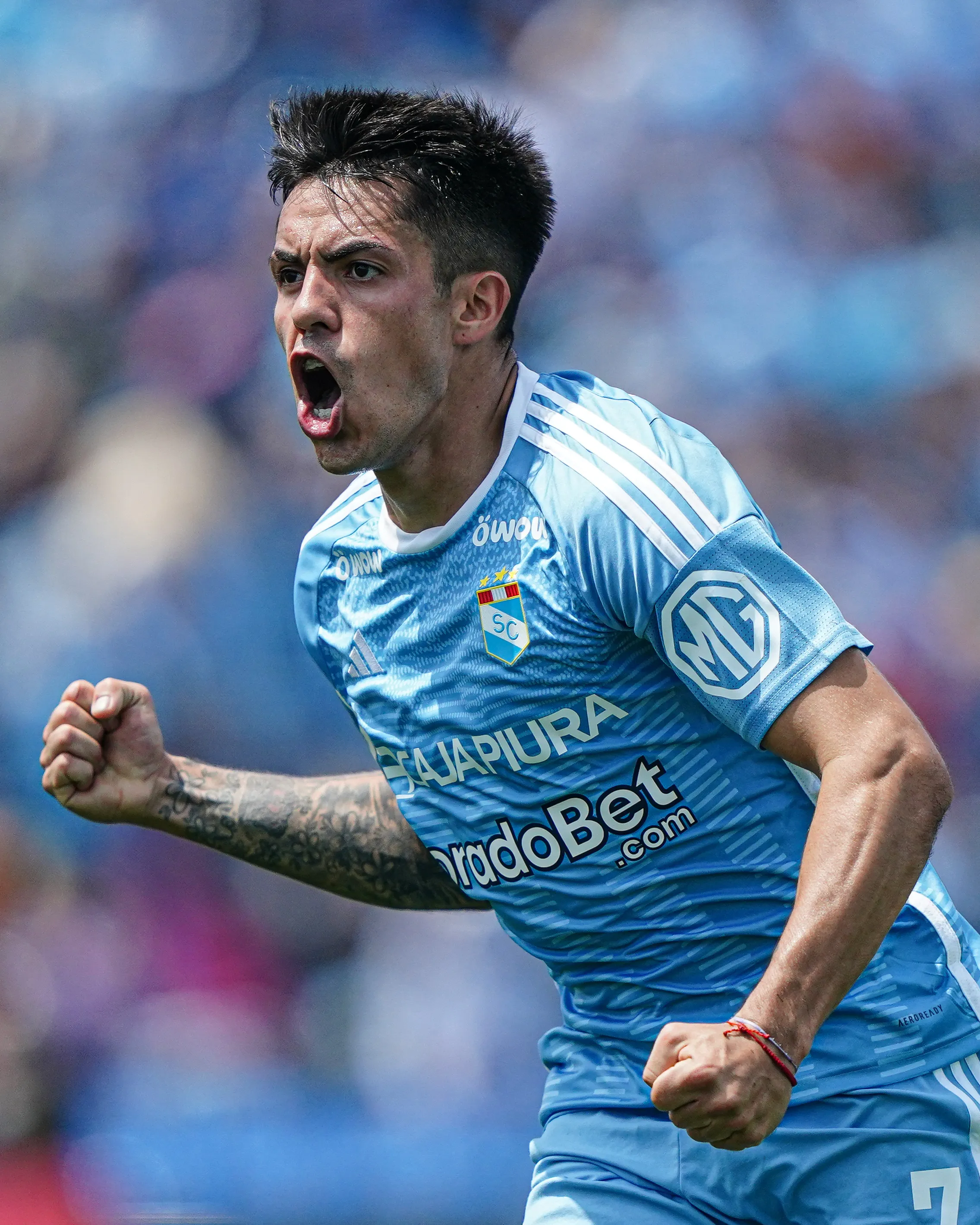 Santiago González festejando uno de sus goles con Sporting Cristal en el estadio Alberto Gallardo. (Foto: Liga 1)