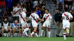 Jugadores de Perú celebrando ante Haití.