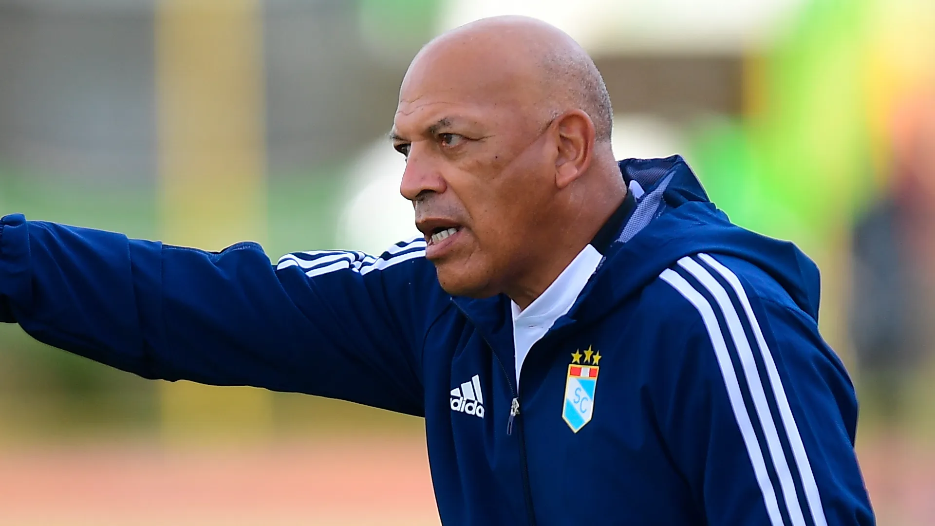 Roberto Mosquera asumirá su tercer ciclo como técnico de Sporting Cristal.