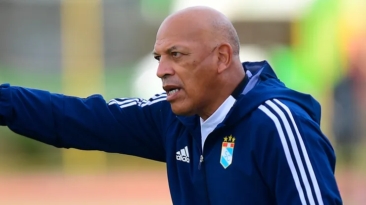 Roberto Mosquera asumirá su tercer ciclo como técnico de Sporting Cristal.