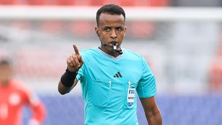 Omar Abdulkadir Artan, árbitro somalí, no pudo ingresar a Estados Unidos para el Mundial 2026.
