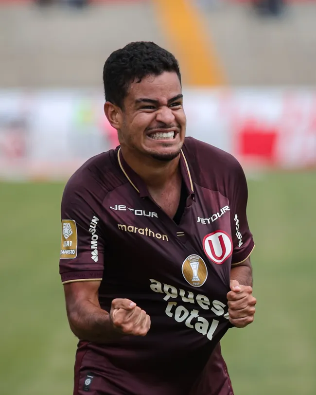 Miguel Silveira festejando un gol con Universitario durante el Torneo Apertura 2026. (Foto: Liga 1)