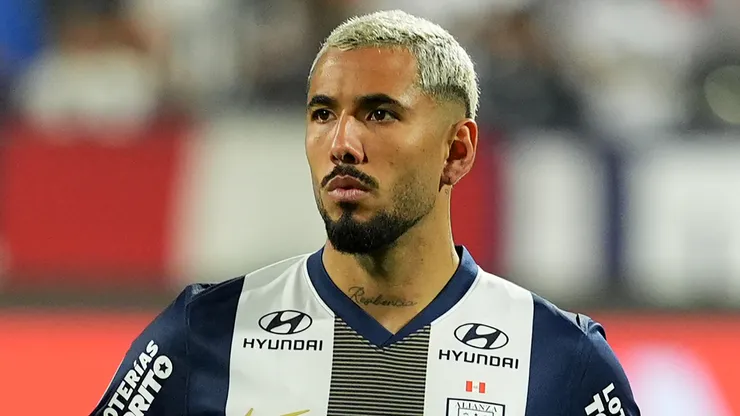 Sergio Peña con camiseta de Alianza Lima.
