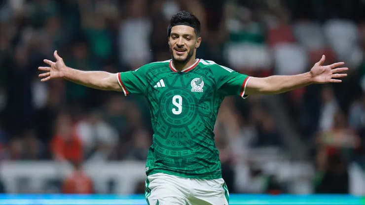 Raúl Jiménez, figura y delantero de la Selección Mexicana.