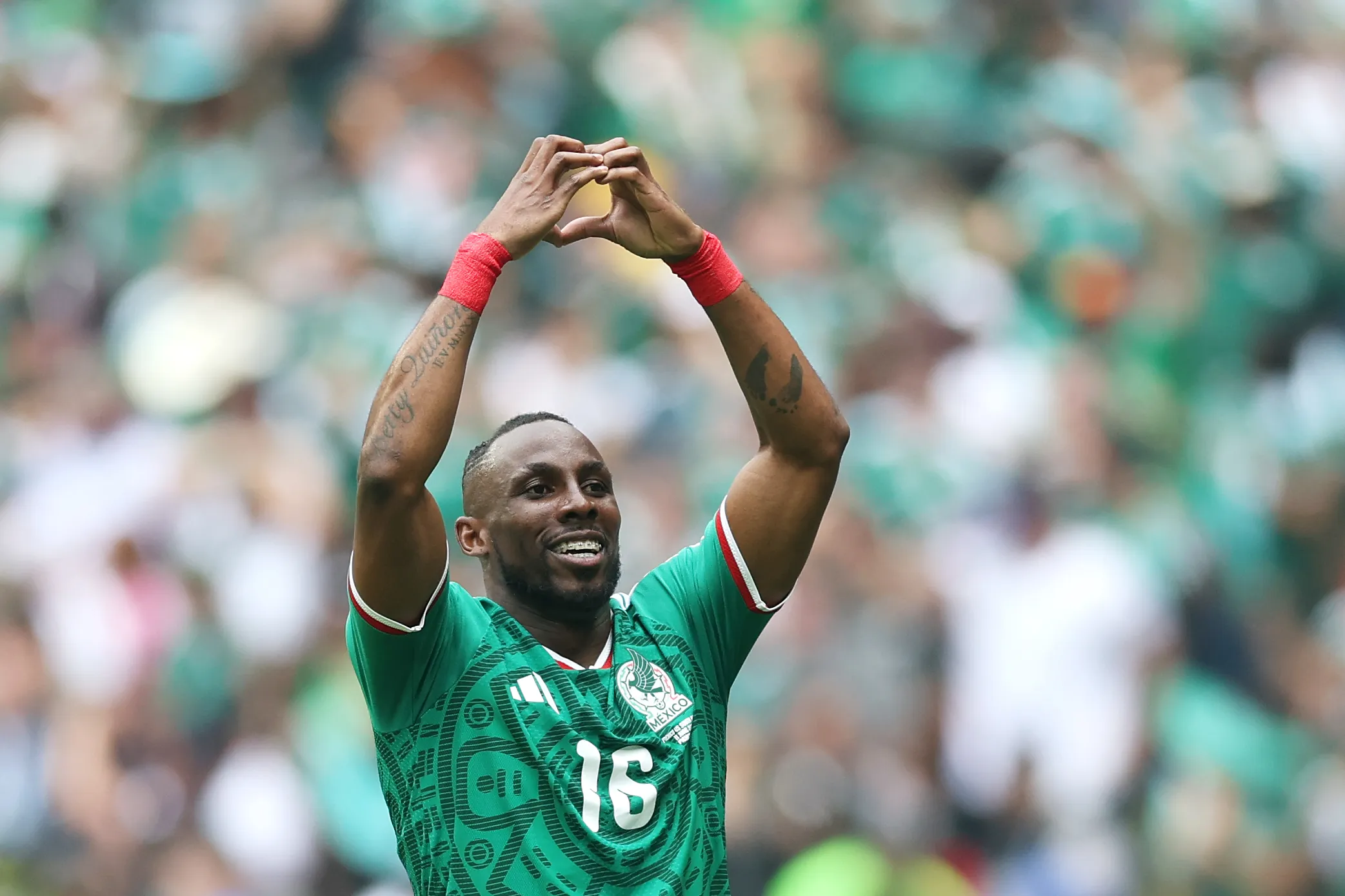 Julián Quiñones festejando su gol con México ante Sudáfrica en el Mundial 2026. (Foto: Getty Images)