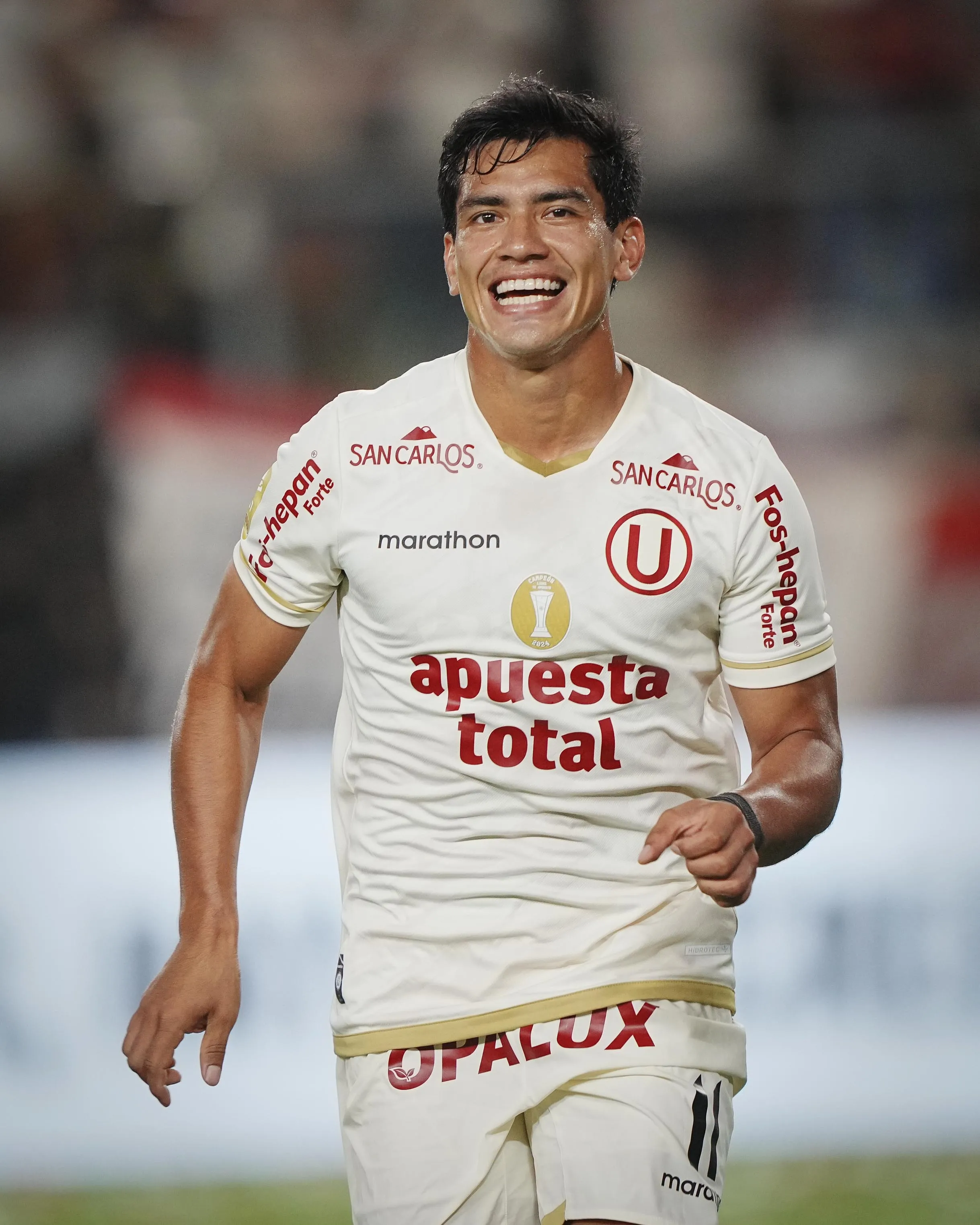 José Rivera festejando un gol con Universitario en el estadio Monumental. (Foto: Liga 1)