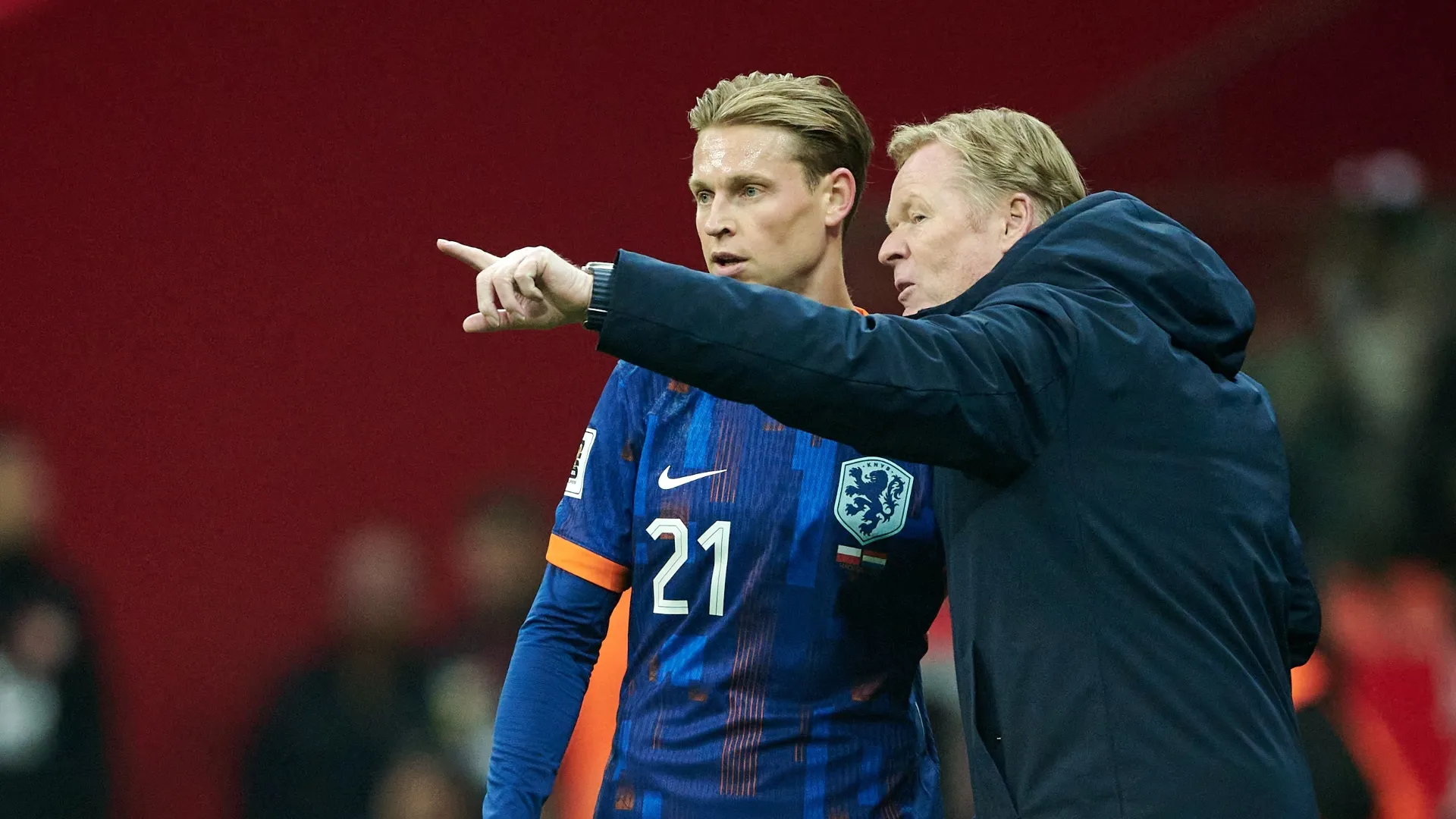 Ronald Koeman, DT de Países Bajos, junto a la figura Frenkie de Jong (Getty Images).