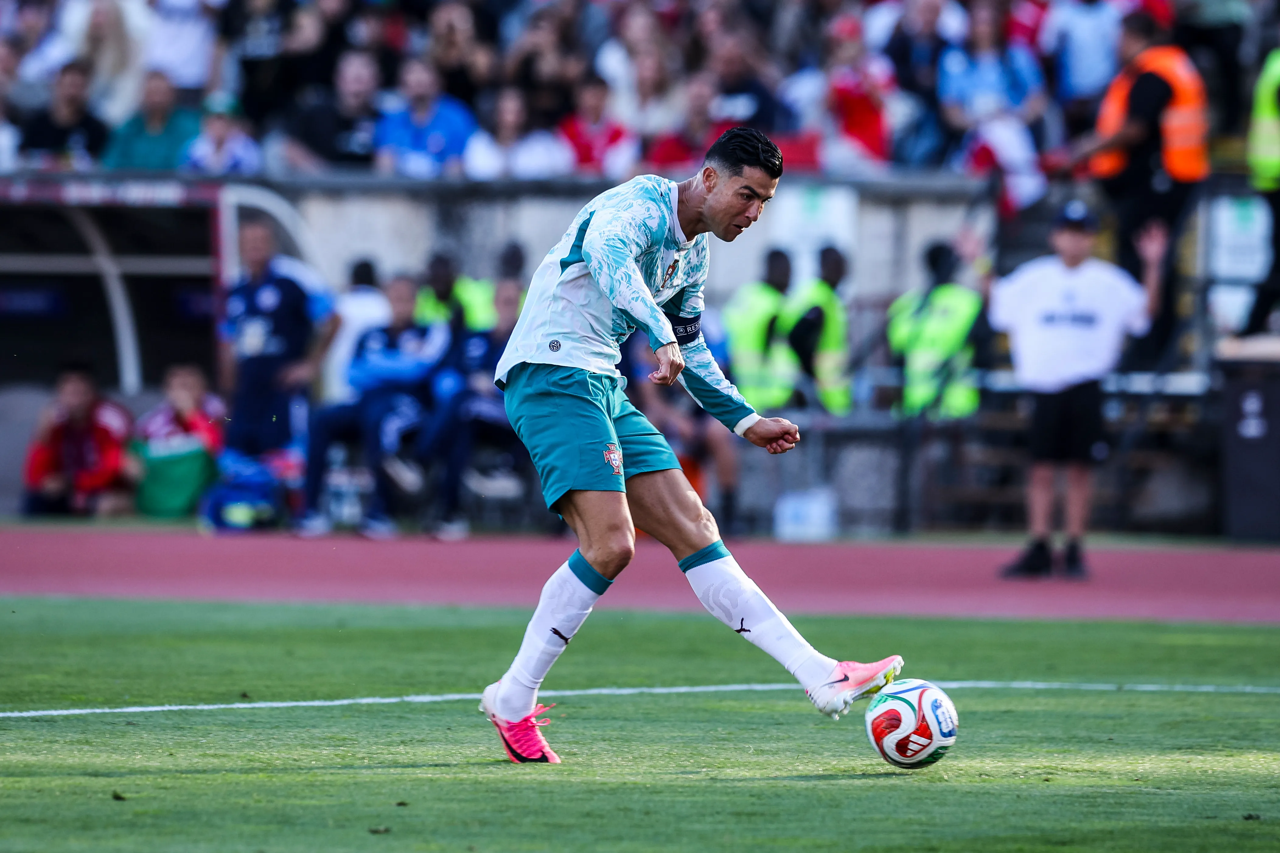 Cristiano Ronaldo ante Chile (Foto: Getty).