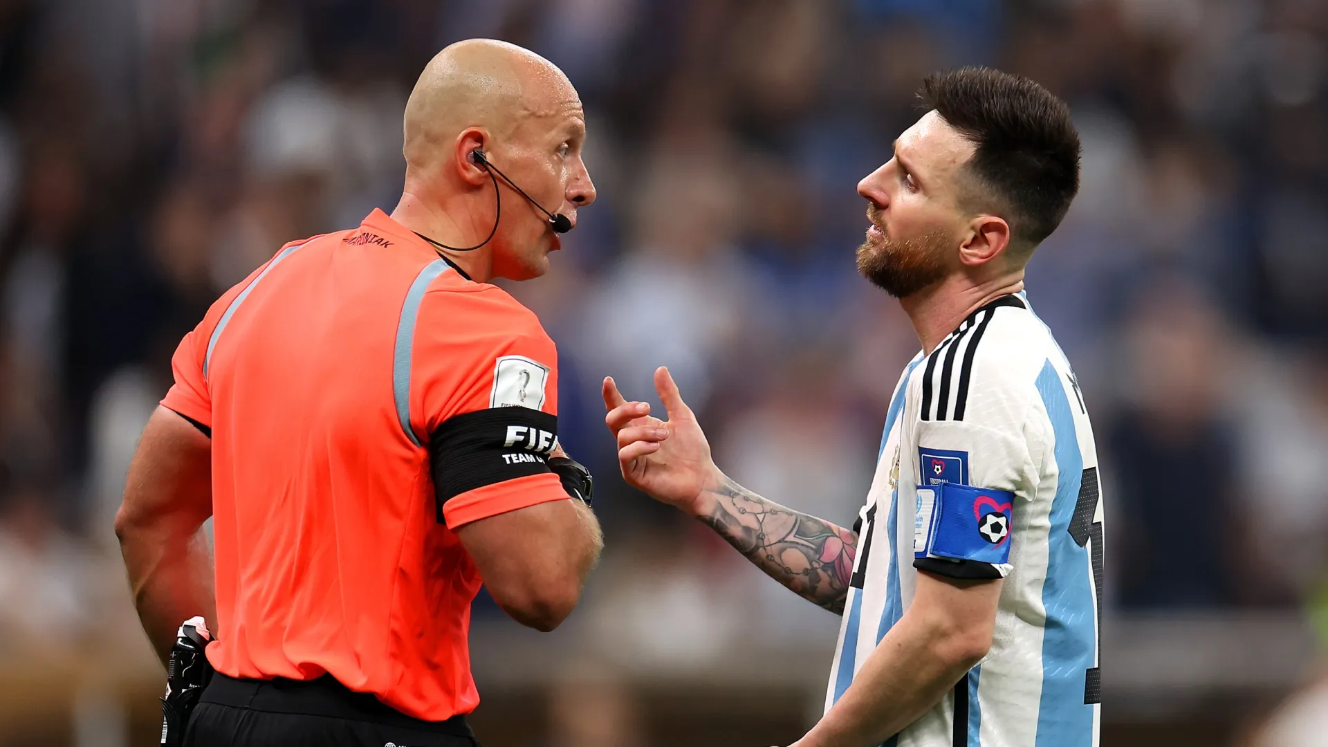 Szymon Marciniak, en la final del Mundial de Qatar 2022 con Messi (Getty Images).
