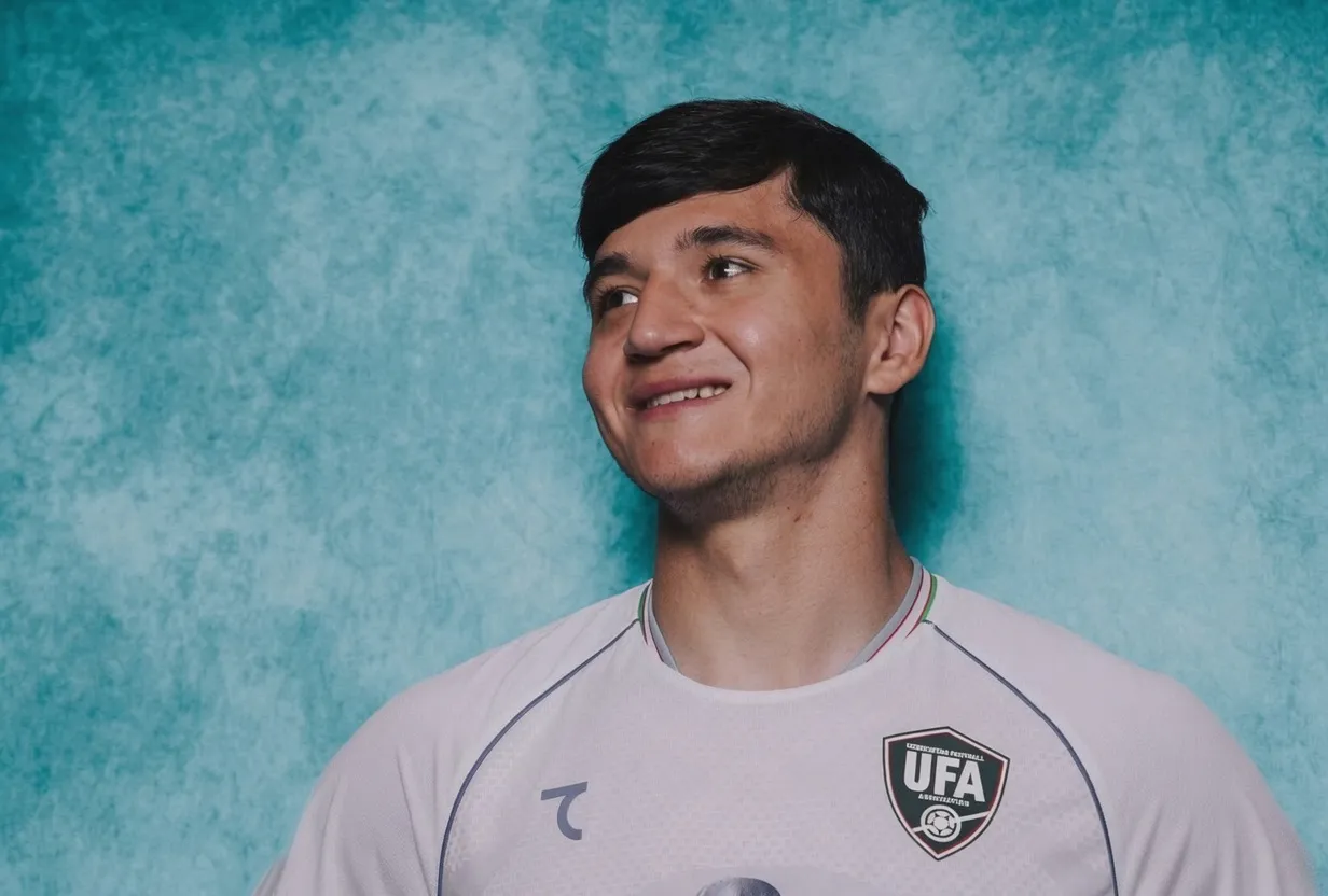 Abdukodir Khusanov, la máxima figura de Uzbekistán ante Colombia por el Mundial 2026. (Foto: Getty Images)