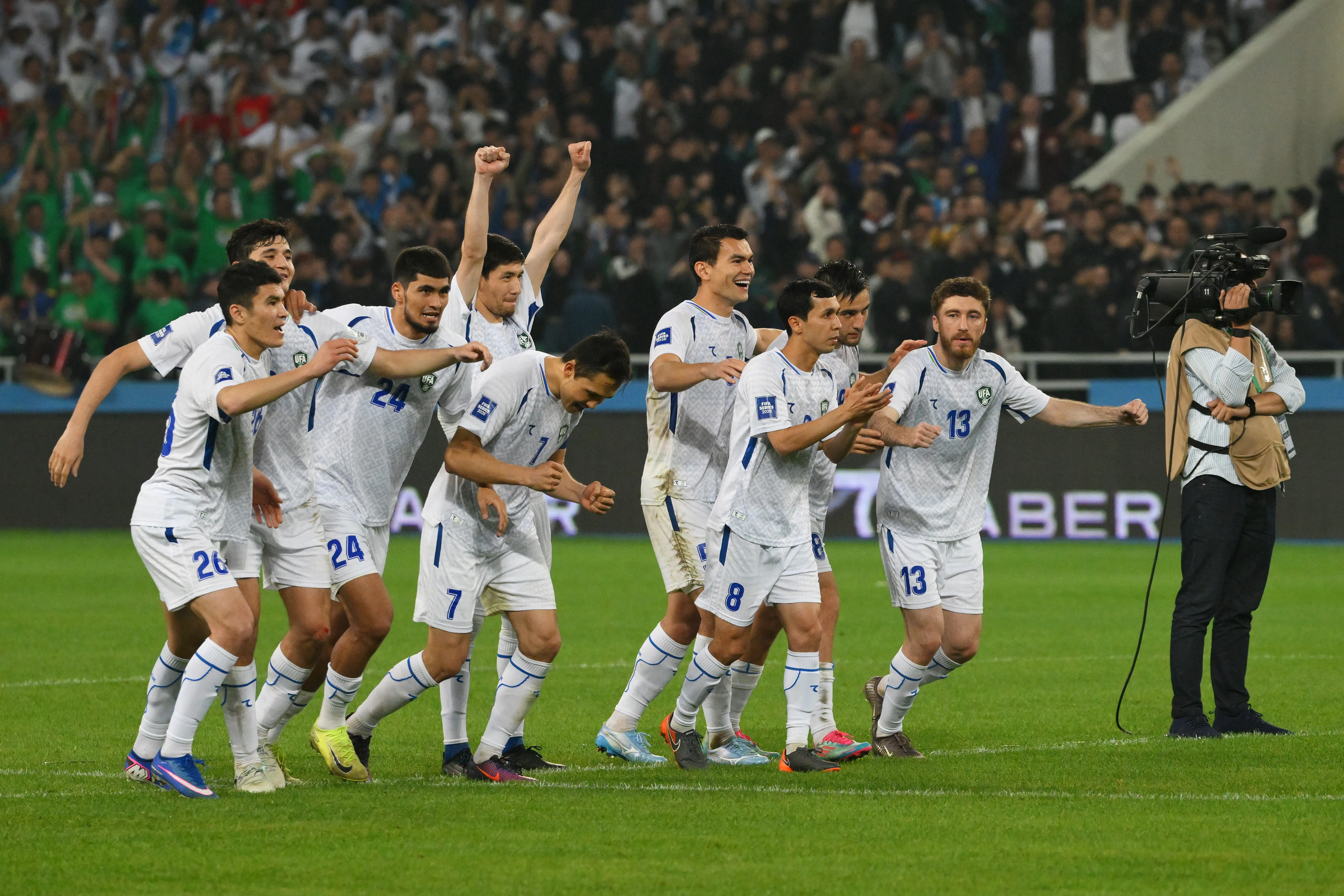 Selección de Uzbekistán celebrando (Foto: Getty).