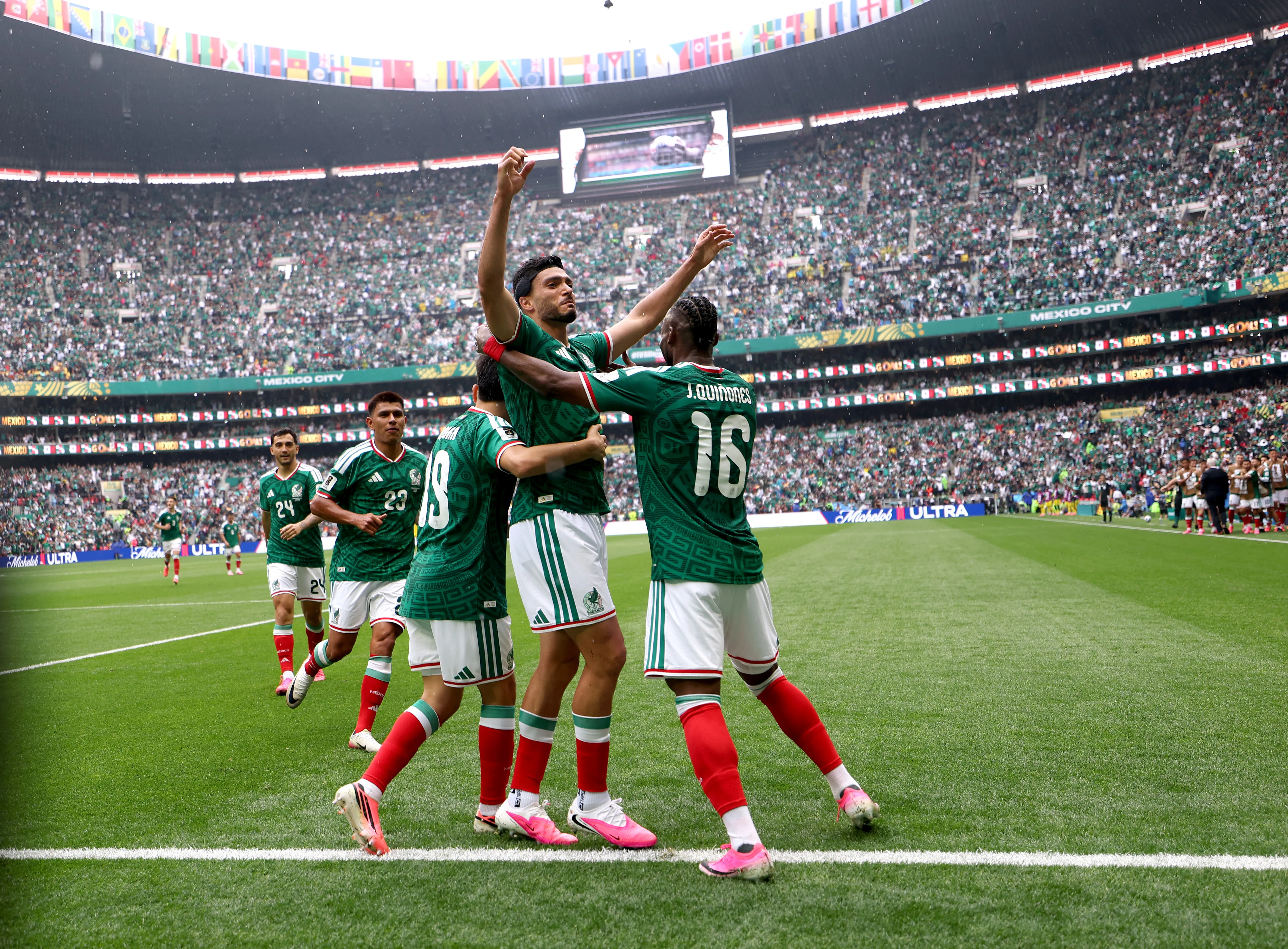 Raúl Jiménez festejando su gol ante Sudáfrica en el debut de México en el Mundial 2026. (Foto: Getty Images)