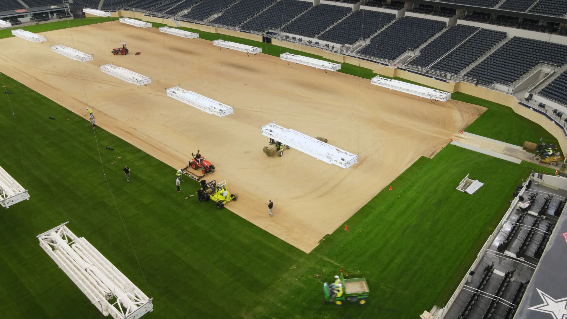Así fueron los trabajos en el césped del AT&T Stadium para el Mundial 2026 (Getty Images).