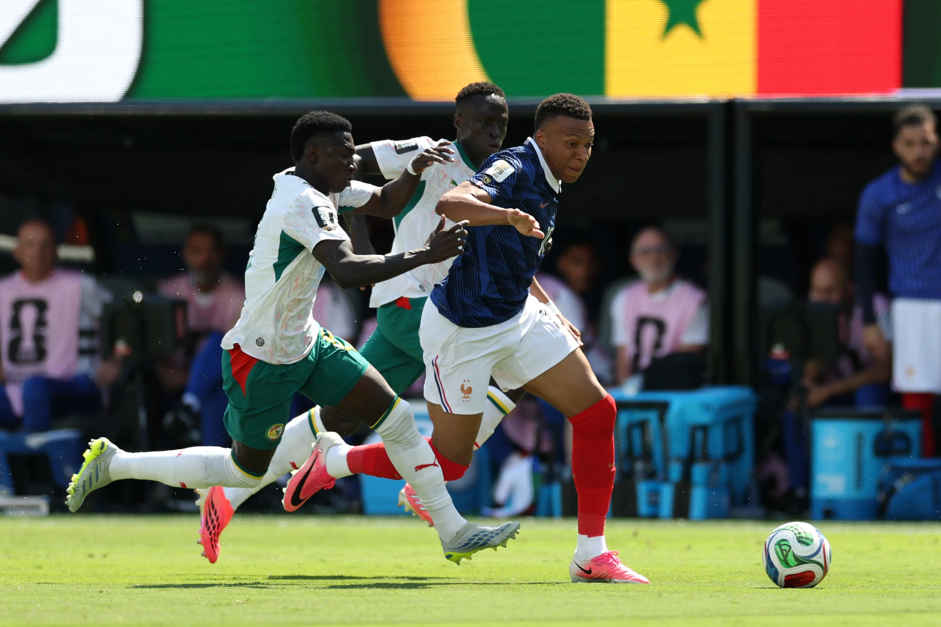 Kylian Mbappe contra la Selección de Senegal (Foto: Getty).